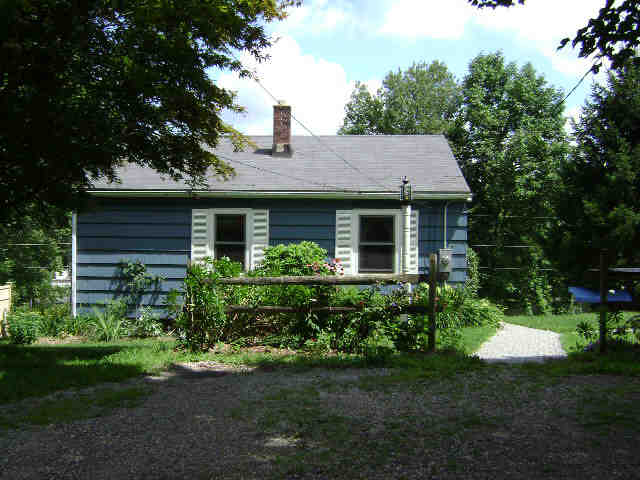 Building photograph for 9 VIRGINIA LN